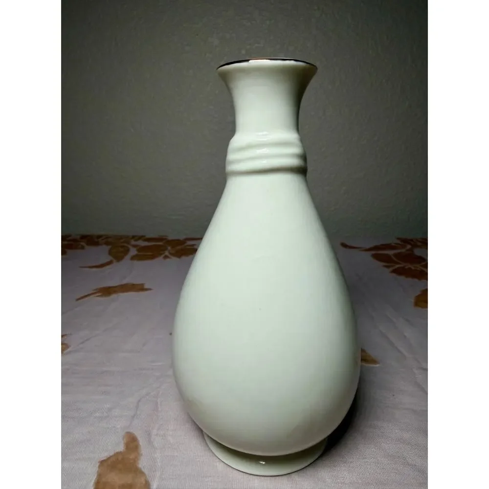 Vintage Royal Heritage Cameo Ribbon Vase Floral Porcelain Taiwan 6in Cottagecore